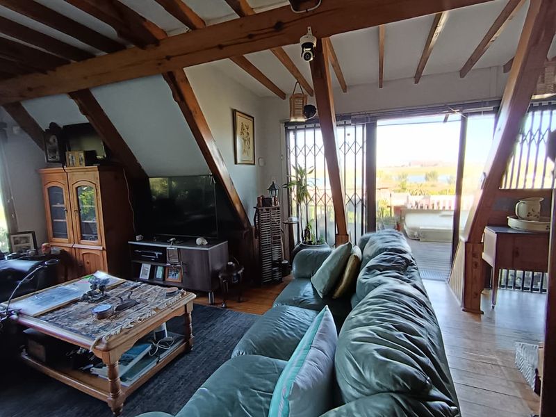 Tranquil Family Home with Flatlet, Pool & Spectacular Views - Photo 8