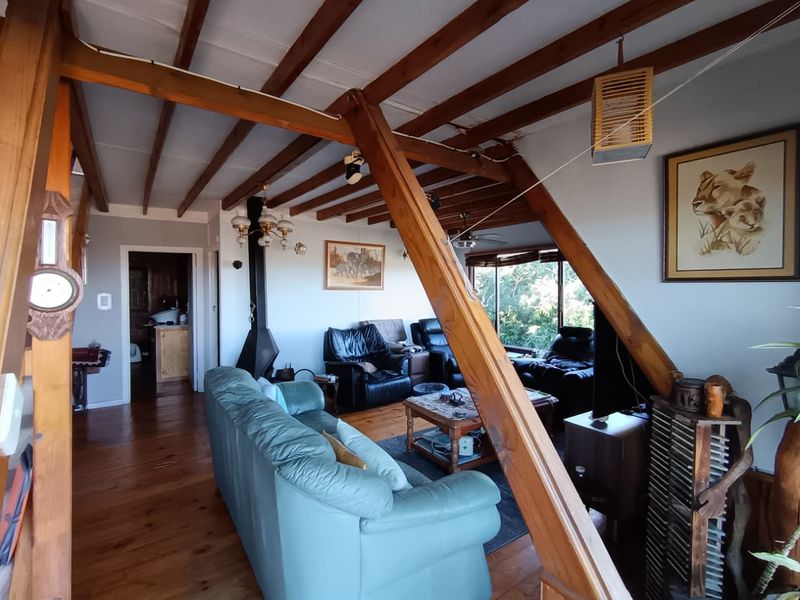 Tranquil Family Home with Flatlet, Pool & Spectacular Views - Photo 7