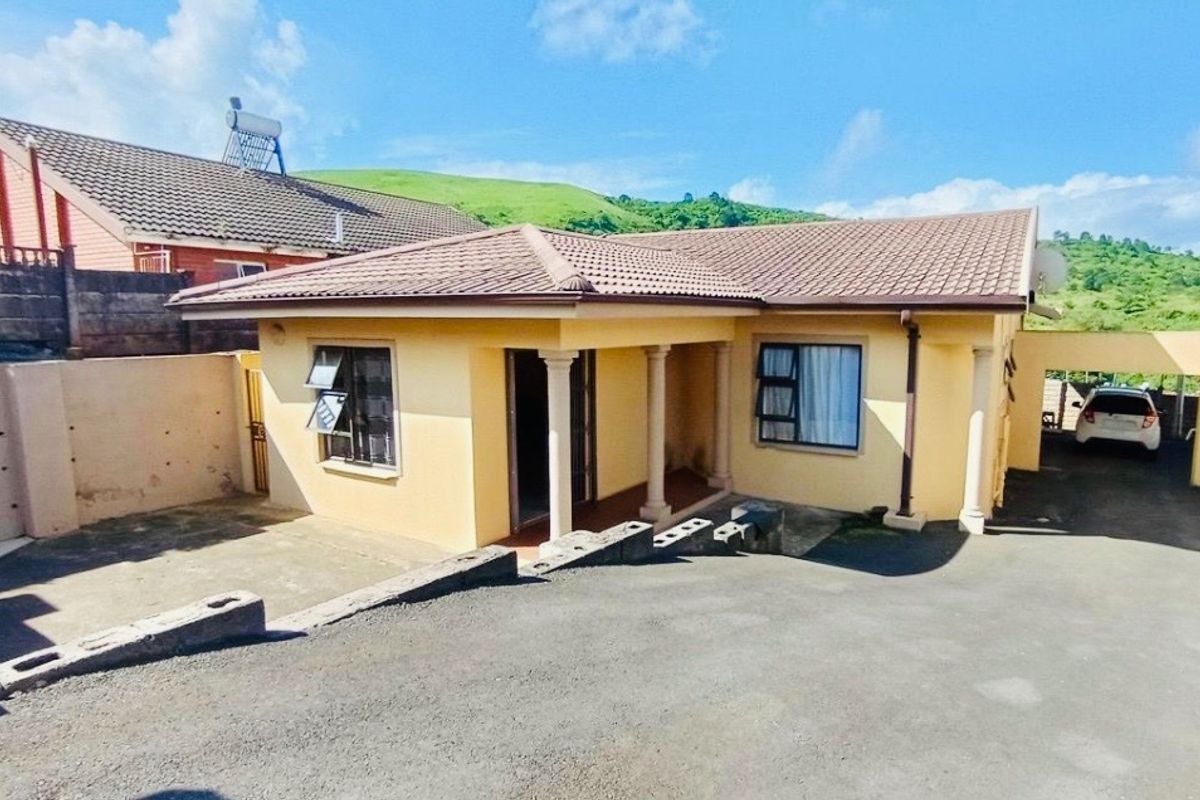 Comfort, Convenience, & Charm all in one beautiful family Home !!! - Photo 3