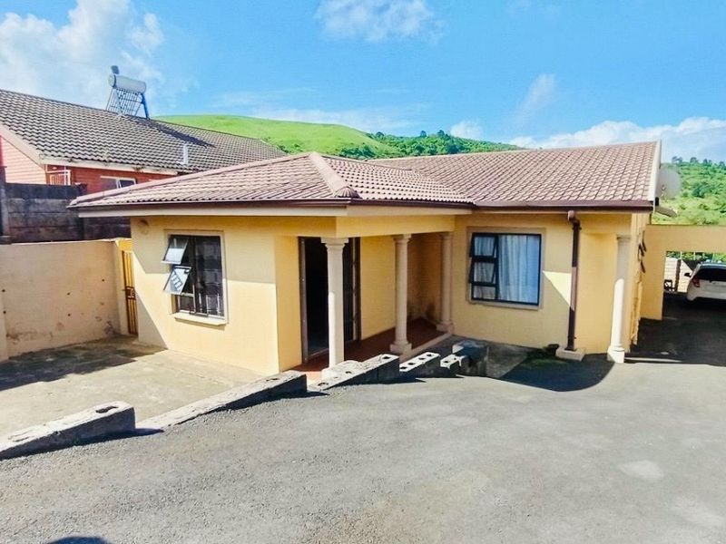 Comfort, Convenience, & Charm all in one beautiful family Home !!! - Photo 3