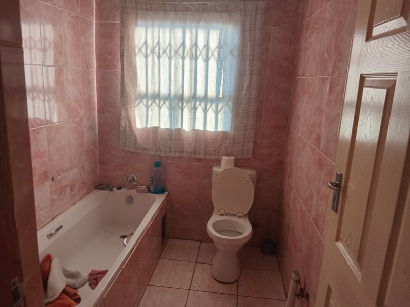 3 Bed House in Villa Liza for Sale - Photo 10