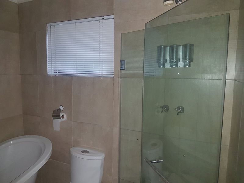 Charming Edgemead Family Home with Pool and Fibre - Photo 4