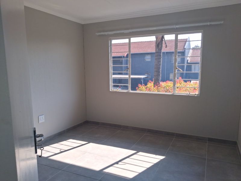 Stylish Newly Renovated 2-Bedroom Apartment for Sale - Photo 8