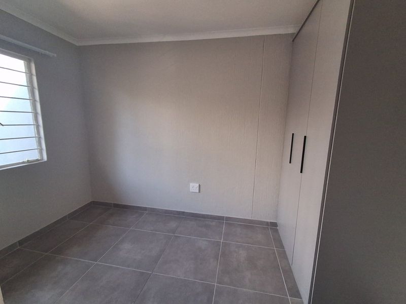Stylish Newly Renovated 2-Bedroom Apartment for Sale - Photo 9