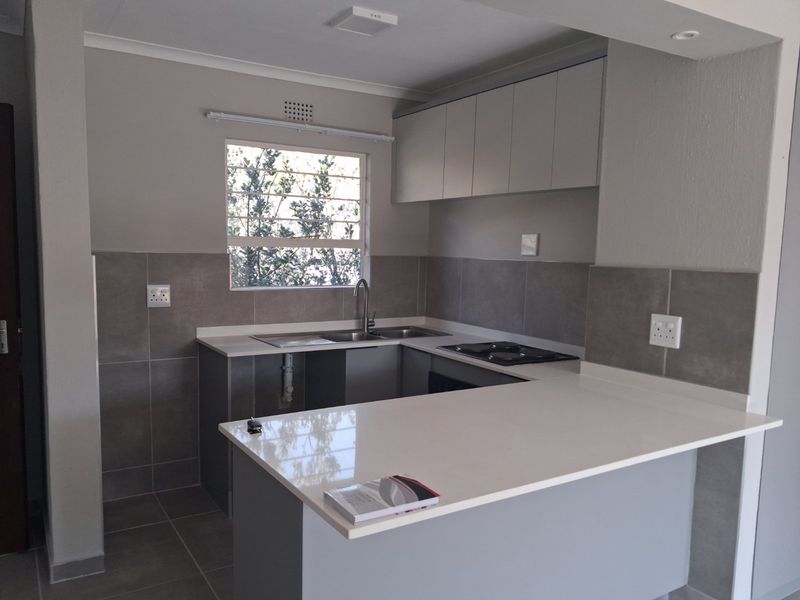 Stylish Newly Renovated 2-Bedroom Apartment for Sale - Photo 6