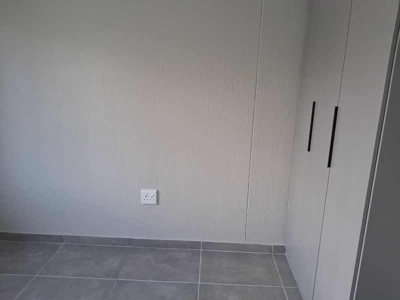 Stylish Newly Renovated 2-Bedroom Apartment for Sale - Photo 10
