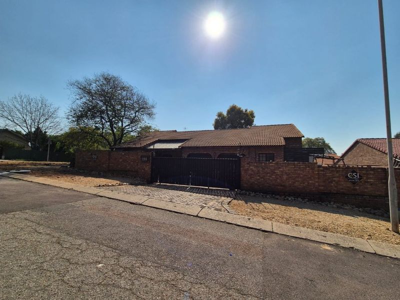A Rare Investment with Endless Possibilities – Two Independent Homes on Separate Erven – An Outstanding Opportunity for Extended Families or Investors - Photo 2