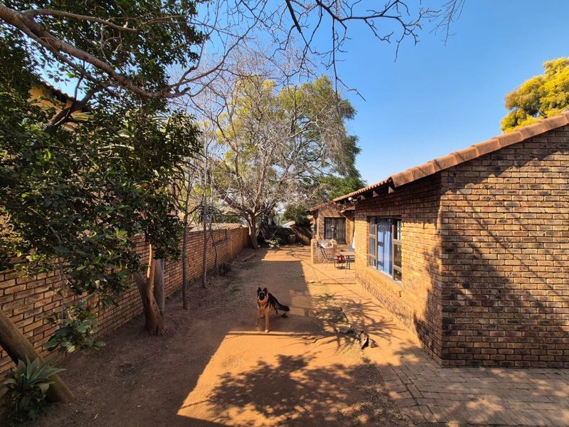 A Rare Investment with Endless Possibilities – Two Independent Homes on Separate Erven – An Outstanding Opportunity for Extended Families or Investors - Photo 4