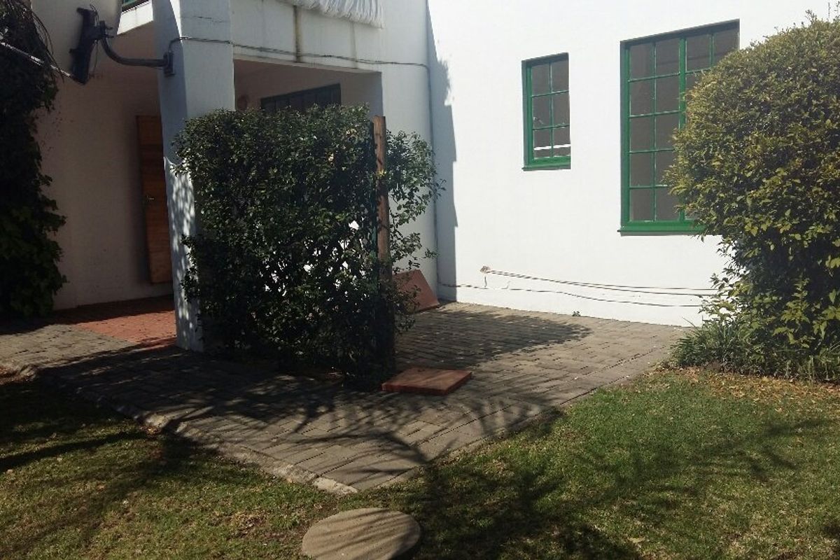 Charming 3-Bedroom Garden Townhouse – Secure, Comfortable & Move-In Ready! - Photo 3