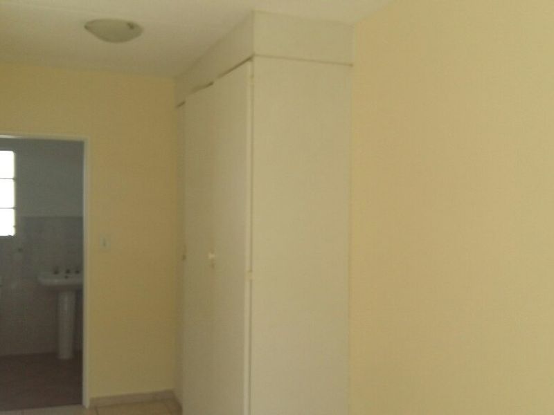 Charming 3-Bedroom Garden Townhouse – Secure, Comfortable & Move-In Ready! - Photo 10