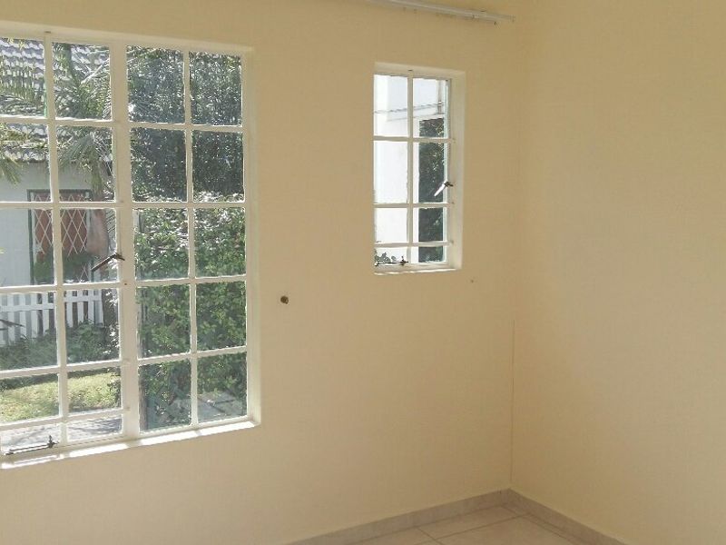 Charming 3-Bedroom Garden Townhouse – Secure, Comfortable & Move-In Ready! - Photo 6
