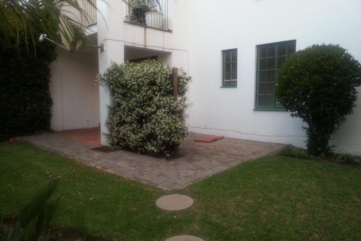Charming 3-Bedroom Garden Townhouse – Secure, Comfortable & Move-In Ready! - Photo 2