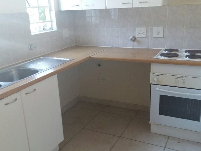 Charming 3-Bedroom Garden Townhouse – Secure, Comfortable & Move-In Ready! - Photo 5
