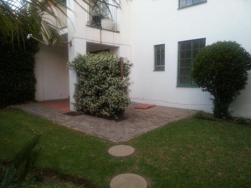 Charming 3-Bedroom Garden Townhouse – Secure, Comfortable & Move-In Ready! - Photo 2