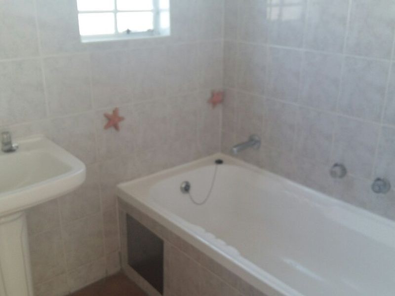Charming 3-Bedroom Garden Townhouse – Secure, Comfortable & Move-In Ready! - Photo 8