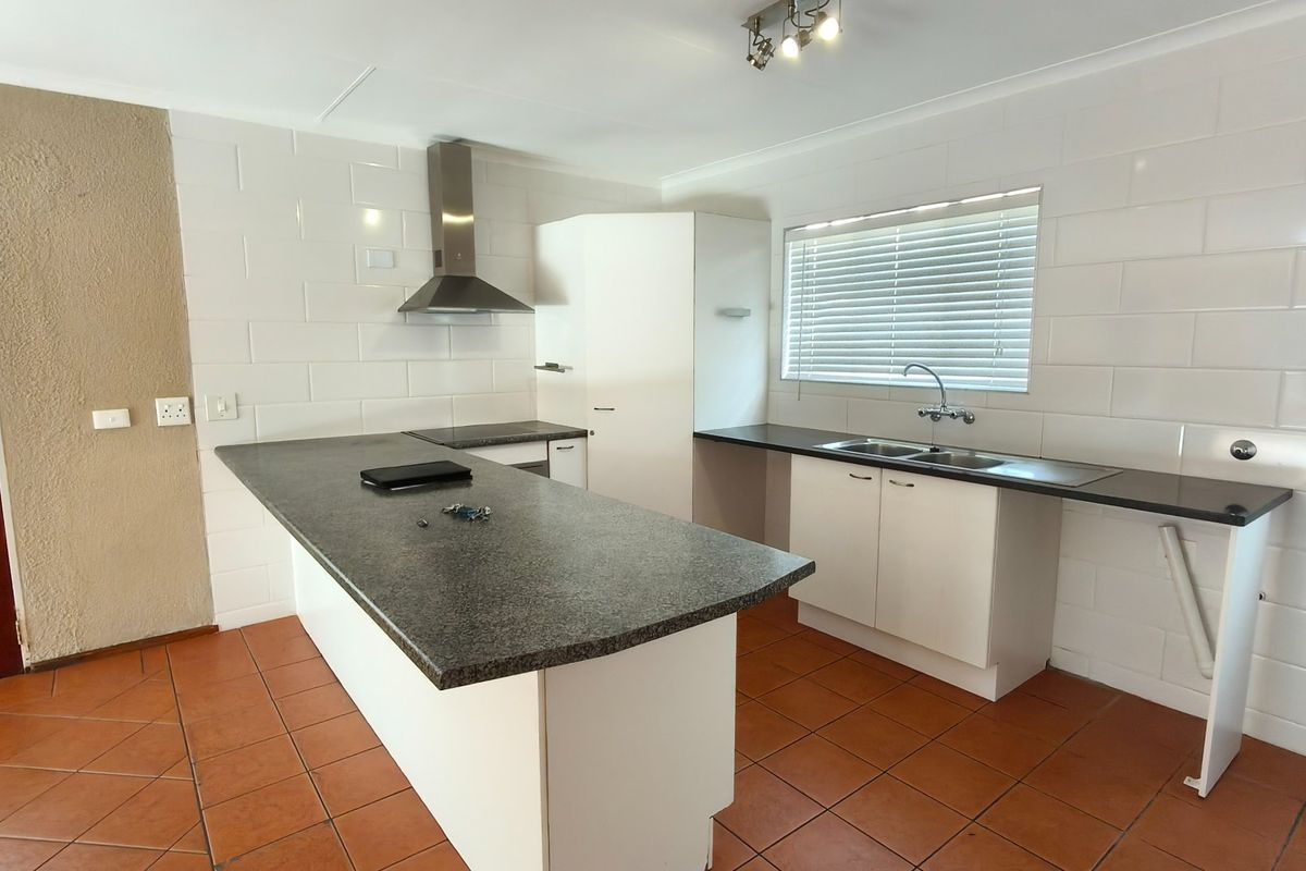 Chic Roodepoort Townhouse with Fibre and Garden - Photo 4