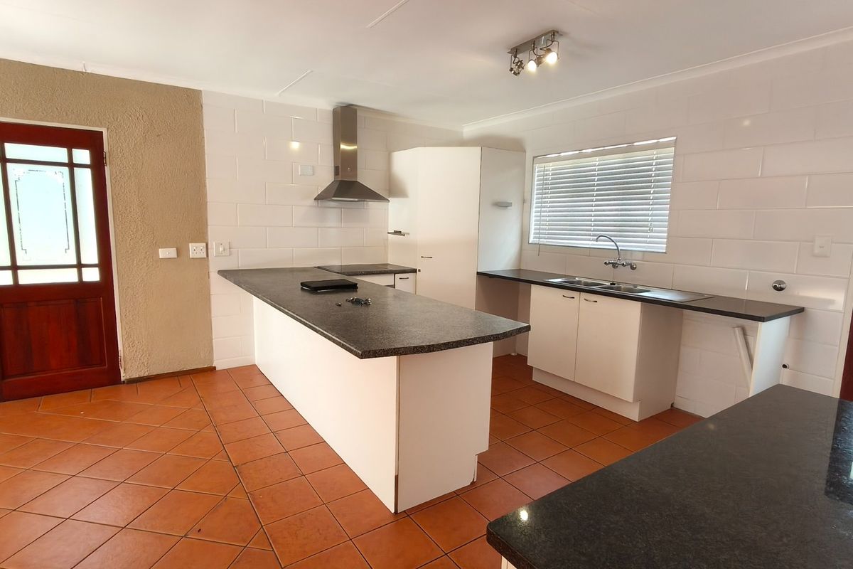 Chic Roodepoort Townhouse with Fibre and Garden - Photo 5