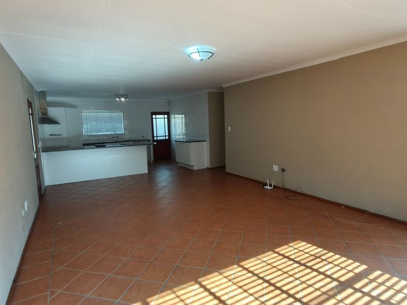 Chic Roodepoort Townhouse with Fibre and Garden - Photo 6