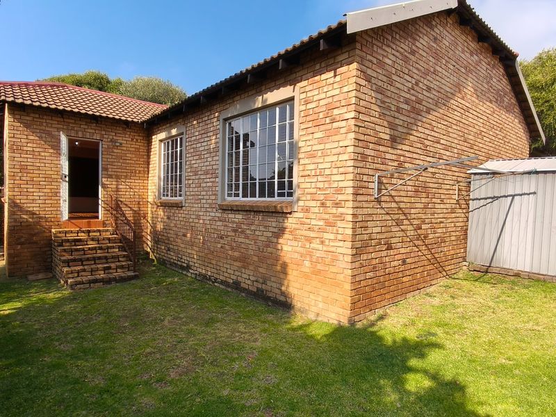 Chic Roodepoort Townhouse with Fibre and Garden - Photo 1