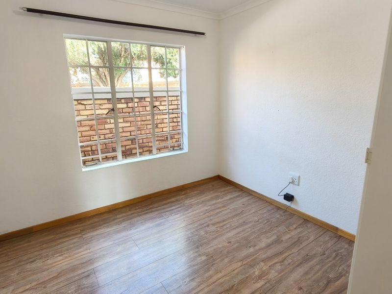 Chic Roodepoort Townhouse with Fibre and Garden - Photo 10