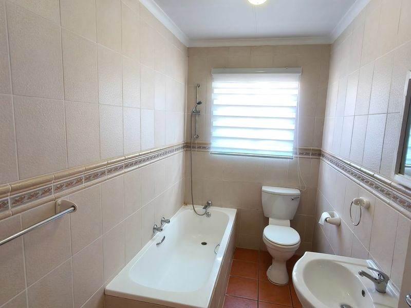Chic Roodepoort Townhouse with Fibre and Garden - Photo 9