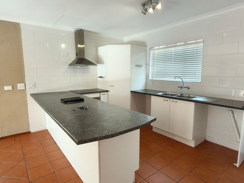 Chic Roodepoort Townhouse with Fibre and Garden - Photo 4