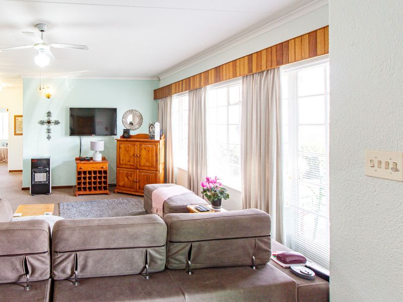 Charming Helderkruin Townhouse Oasis - Photo 4