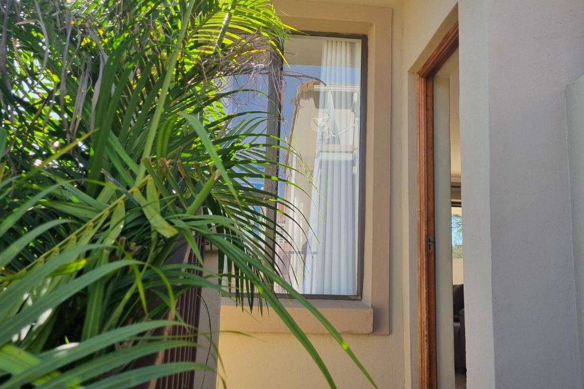 Beautiful Sunny Double-Storey Home in Xanadu Eco Estate, Hartbeespoort - Photo 2
