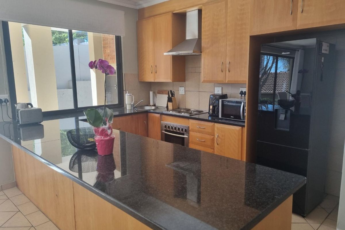 Beautiful Sunny Double-Storey Home in Xanadu Eco Estate, Hartbeespoort - Photo 5
