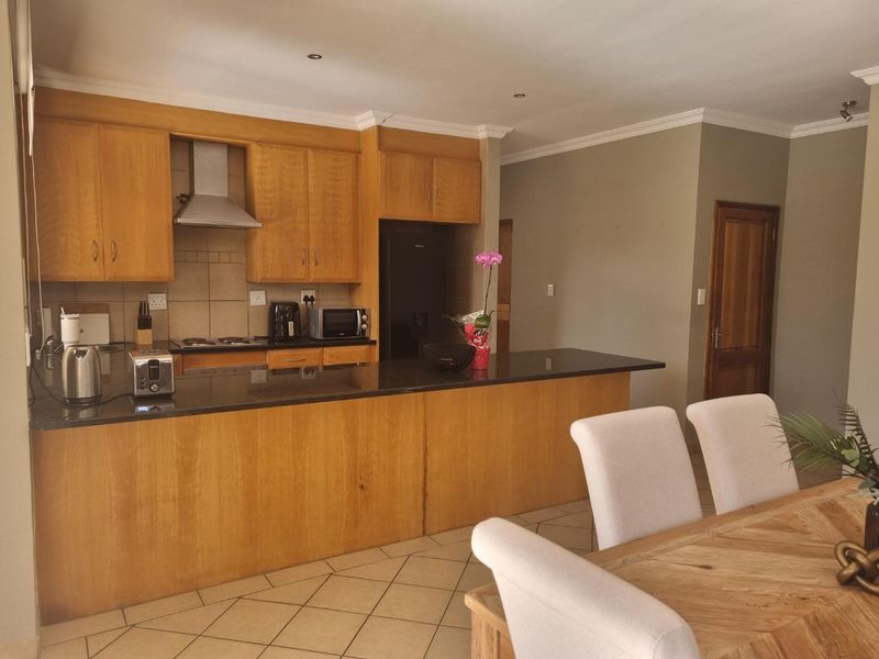 Beautiful Sunny Double-Storey Home in Xanadu Eco Estate, Hartbeespoort - Photo 6