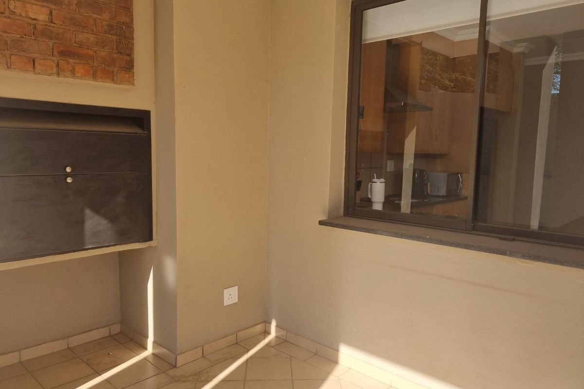 Beautiful Sunny Double-Storey Home in Xanadu Eco Estate, Hartbeespoort - Photo 4