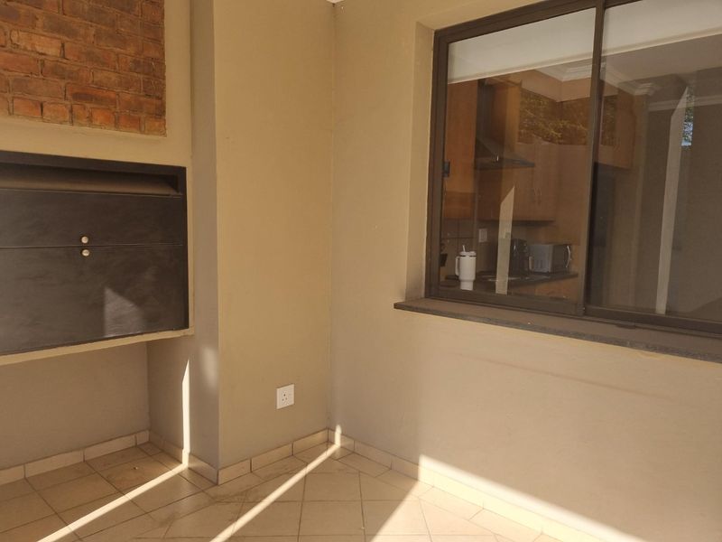 Beautiful Sunny Double-Storey Home in Xanadu Eco Estate, Hartbeespoort - Photo 4