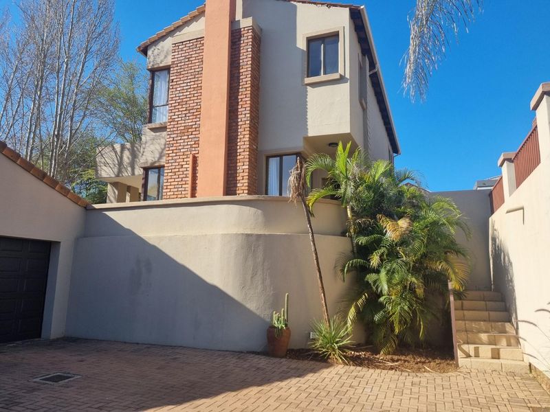 Beautiful Sunny Double-Storey Home in Xanadu Eco Estate, Hartbeespoort - Photo 1