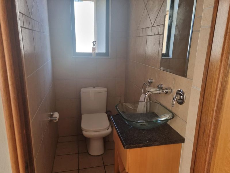 Beautiful Sunny Double-Storey Home in Xanadu Eco Estate, Hartbeespoort - Photo 10
