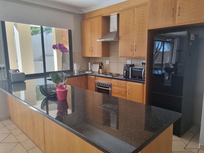 Beautiful Sunny Double-Storey Home in Xanadu Eco Estate, Hartbeespoort - Photo 5
