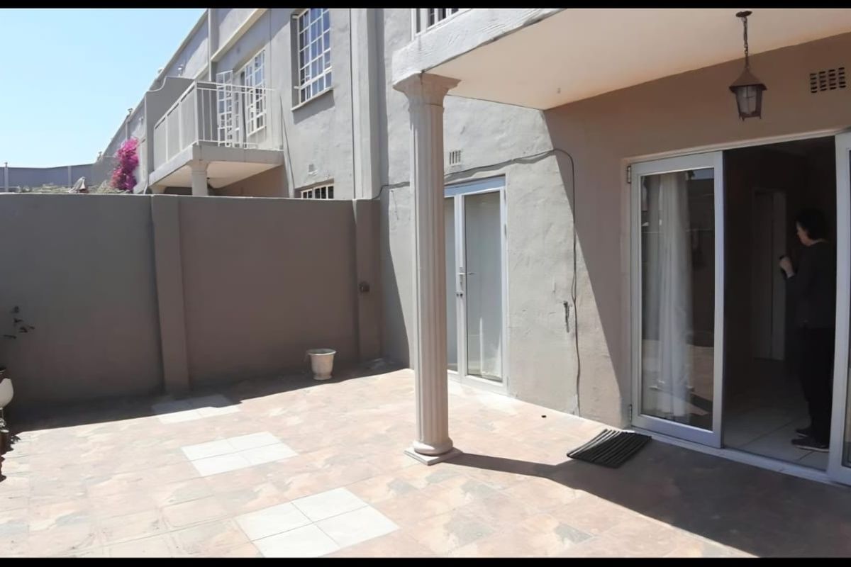 Spacious Townhouse offering lots of living space - Photo 4