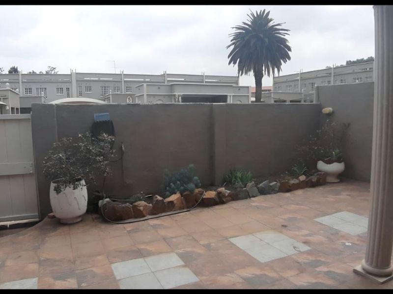 Spacious Townhouse offering lots of living space - Photo 5