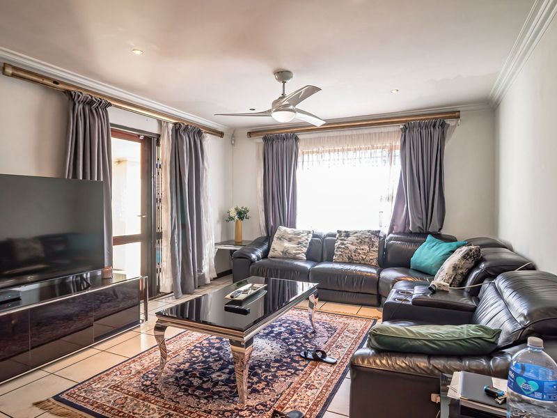 Contemporary Family Living in the Heart of Emerald Estate, Greenstone Hill - Photo 3
