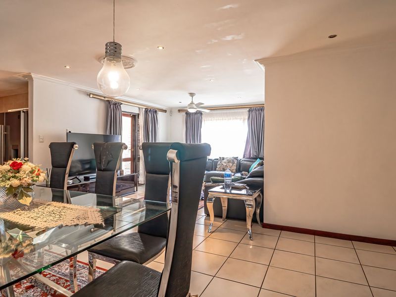 Contemporary Family Living in the Heart of Emerald Estate, Greenstone Hill - Photo 6
