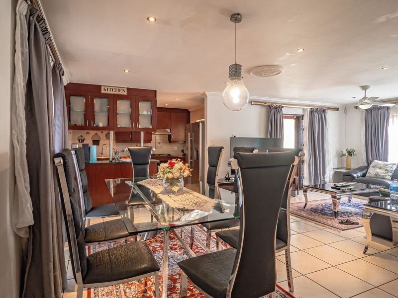 Contemporary Family Living in the Heart of Emerald Estate, Greenstone Hill - Photo 5