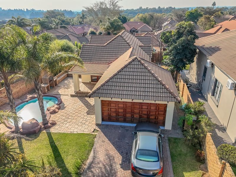Contemporary Family Living in the Heart of Emerald Estate, Greenstone Hill - Photo 1