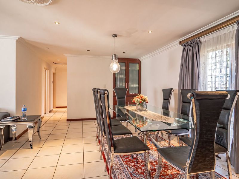 Contemporary Family Living in the Heart of Emerald Estate, Greenstone Hill - Photo 8