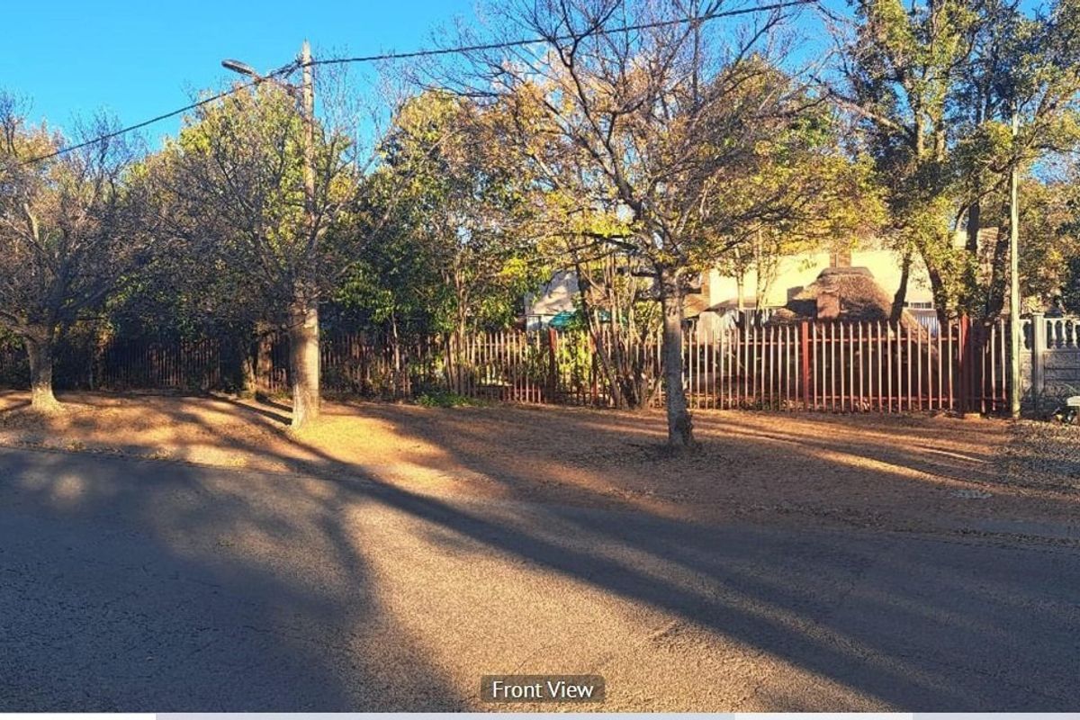Chic 2 bedroom La Hoff Flat with Quiet Outdoor Space - Photo 4