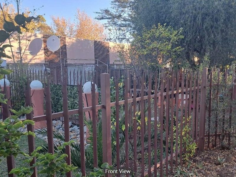 Chic 2 bedroom La Hoff Flat with Quiet Outdoor Space - Photo 6