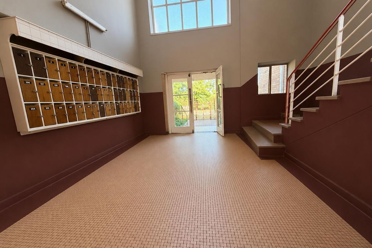 Spacious Stilfontein Apartment with secure parking - Photo 4