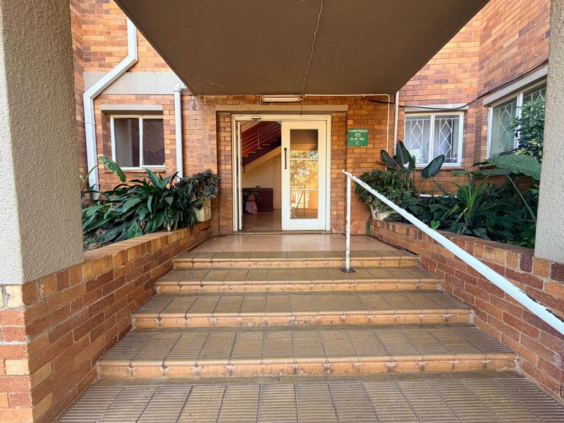 Spacious Stilfontein Apartment with secure parking - Photo 2