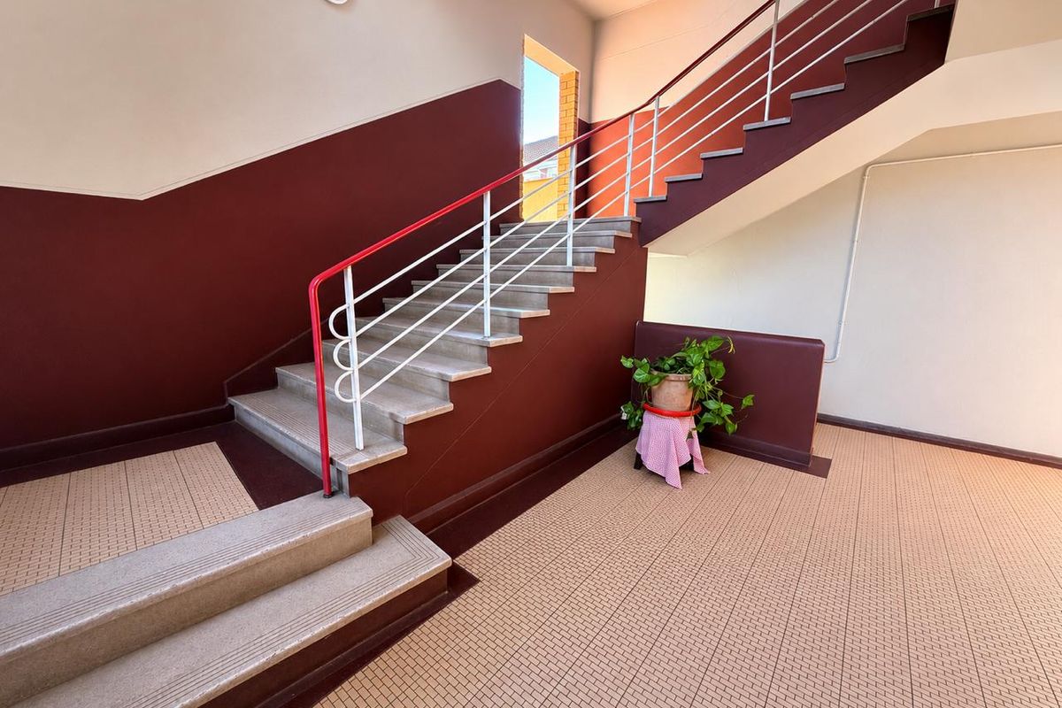 Spacious Stilfontein Apartment with secure parking - Photo 5
