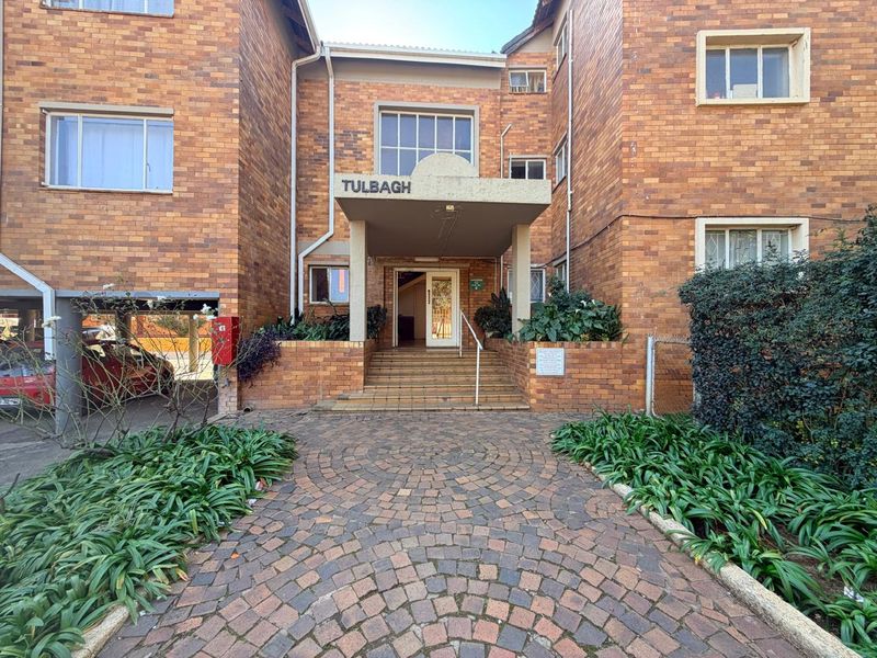 Spacious Stilfontein Apartment with secure parking - Photo 2