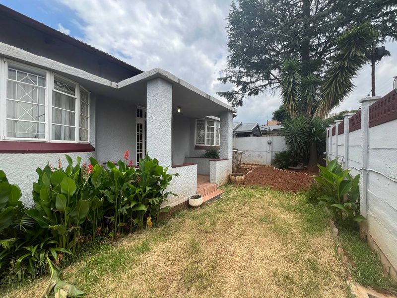 3 Bedroom House To Let In Albertville, Randburg - Photo 1