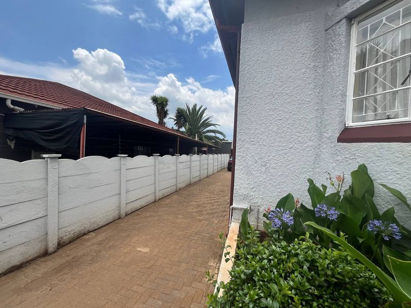 3 Bedroom House To Let In Albertville, Randburg - Photo 6